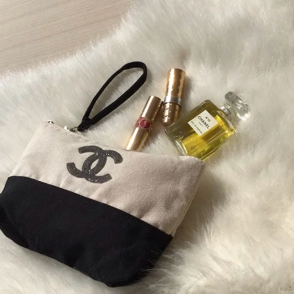 Designer-inspired detachable wristlet lightweight-canvas bag with crystal C logo - Picture 4 of 8